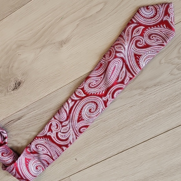 ARROW USA Red Paisley Silk Tie - Picture 6 of 11